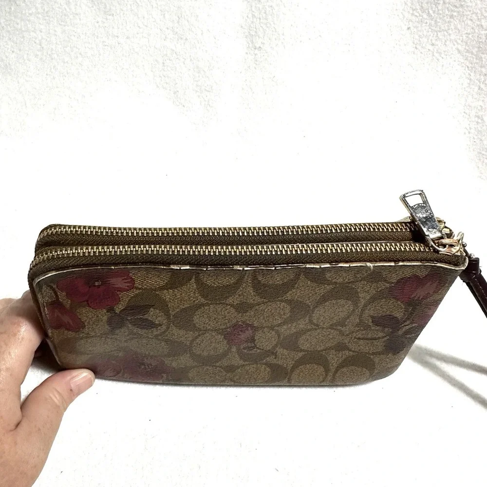 Coach Signature Double Corner Zip 8